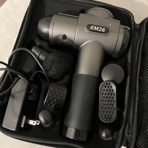 High Quality Massage Gun w/ Multiple Functions/ Tips